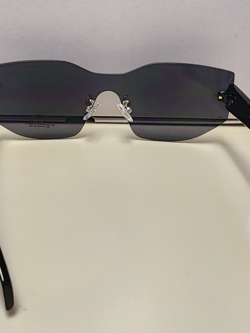 Oscar de la Renta Black Rimless Sunglasses with Dark Lenses